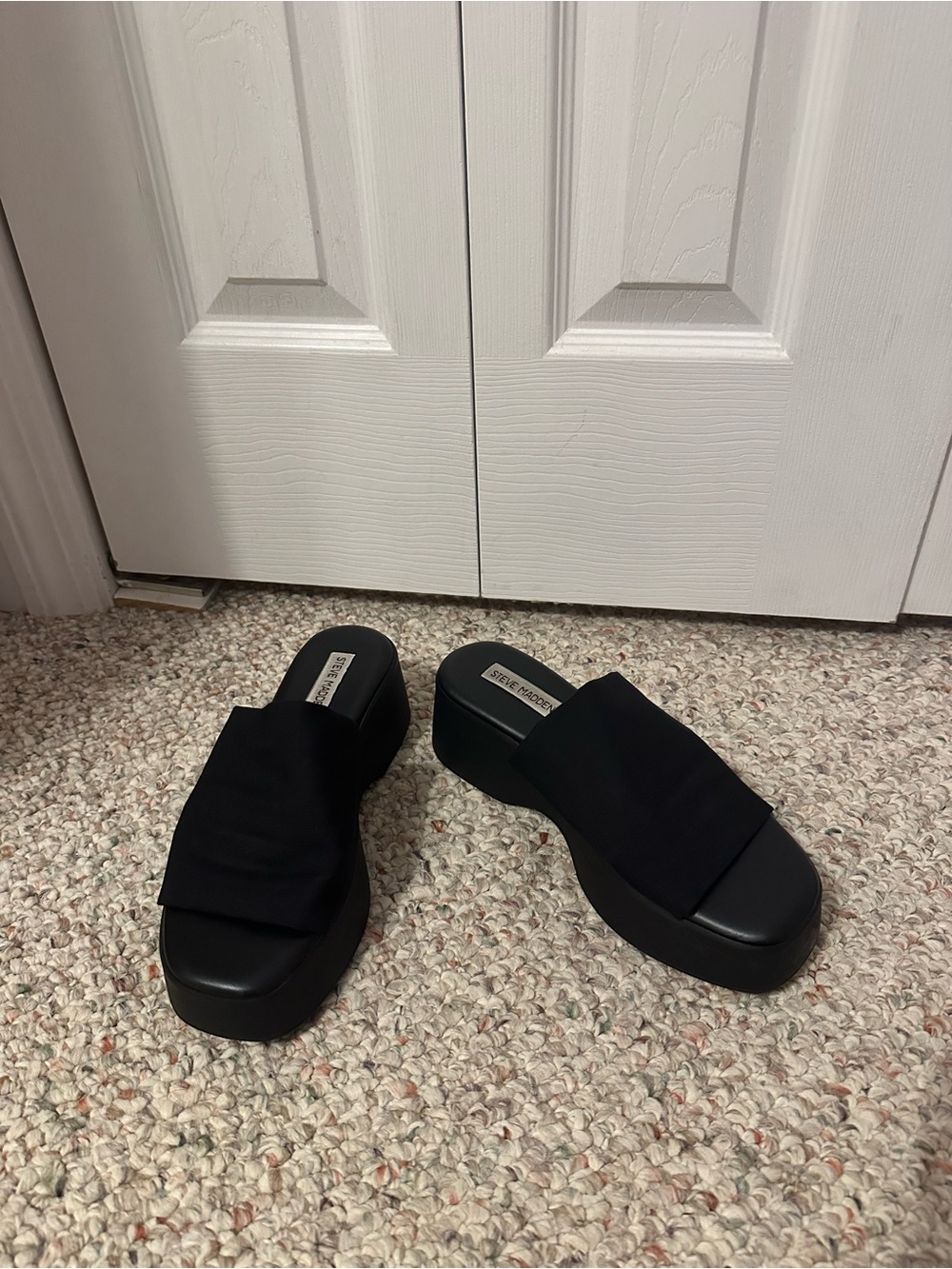 Steve Madden Black Wide-Band Platform Mules